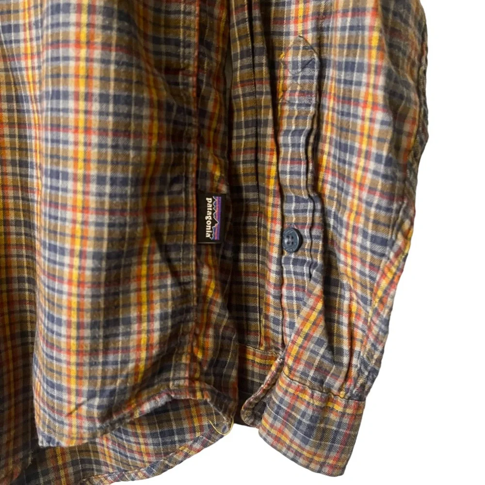37.‎ Patagonia Plaid Men’s Shirt